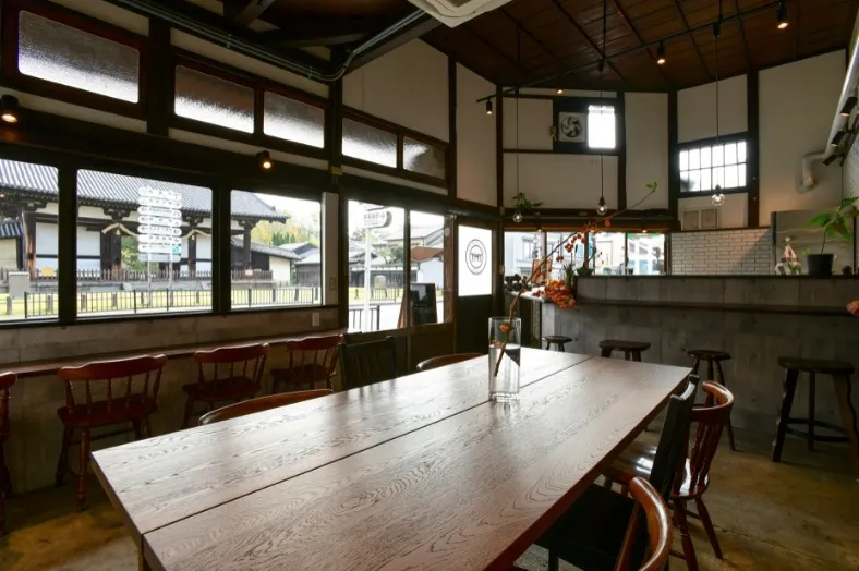 TEGAIMON CAFÉの店内
