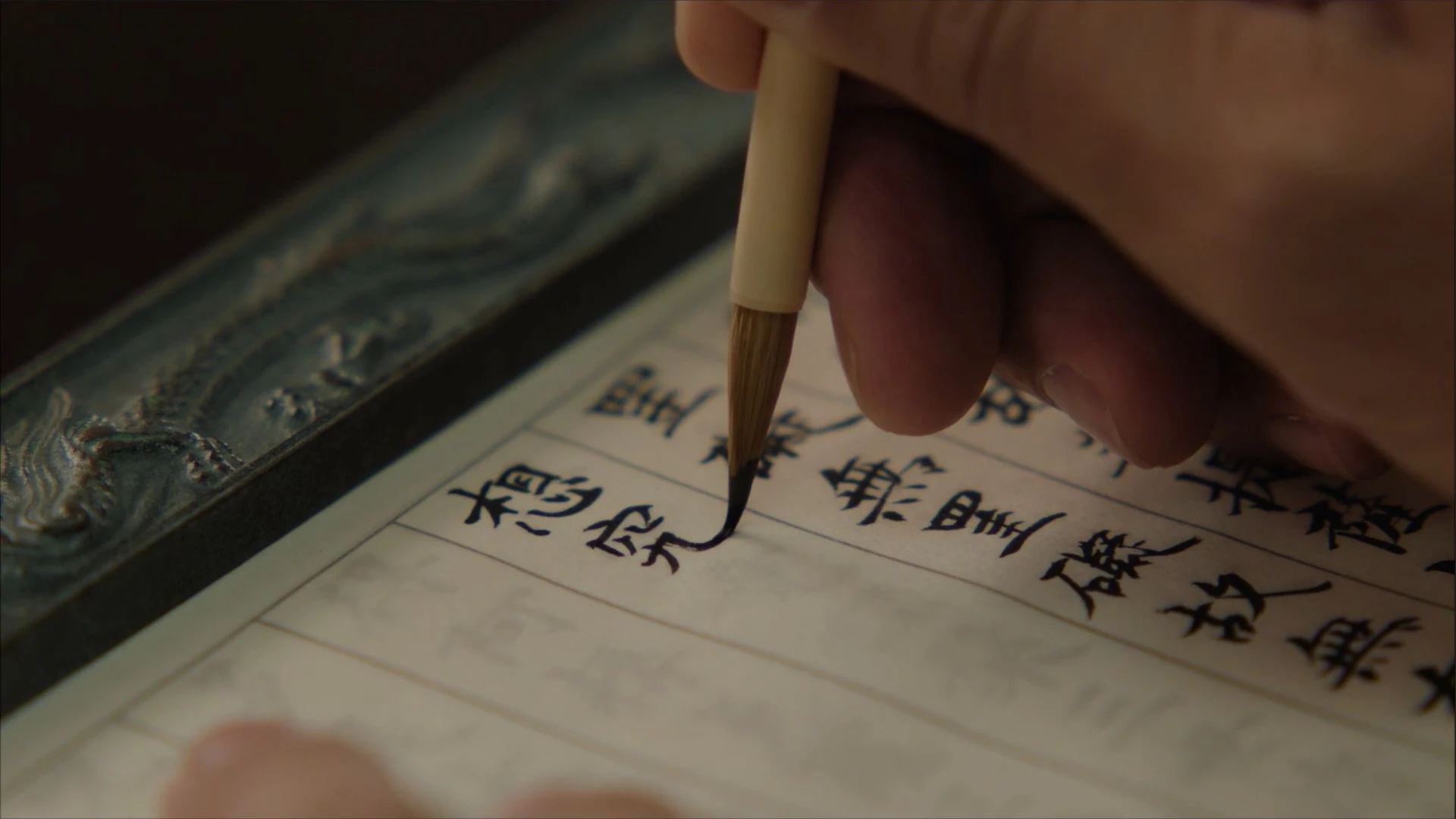 お写経をする手元