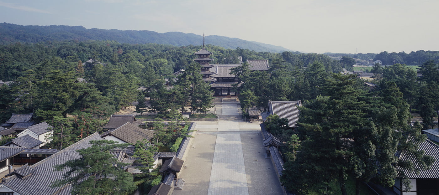 のどかな田園風景の中、聖徳太子ゆかりの古寺を巡る旅